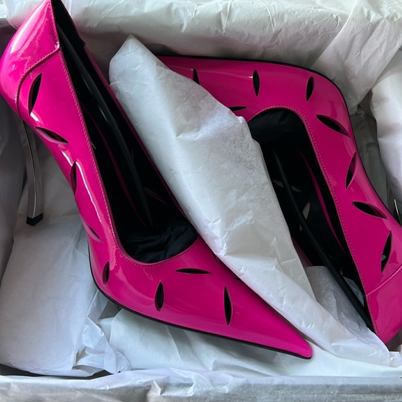 VERSACE Slash Pinpoint Patent Leather Pumps - Picture 9 of 13